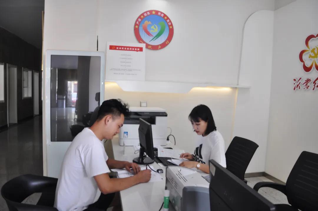 【一次辦好 服務(wù)更好】山東順和集團(tuán)便民服務(wù)點(diǎn)成功辦理首個(gè)食品經(jīng)營(yíng)許可證業(yè)務(wù)