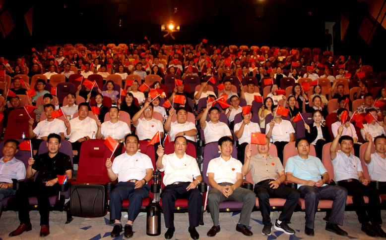 慶祝中國成立70周年，觀(guān)影《我和我的祖國》