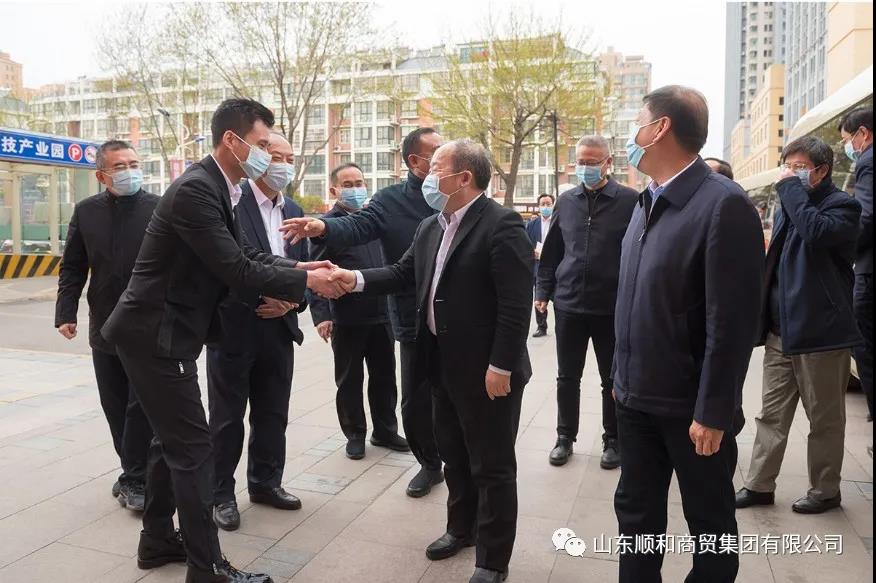 國(guó)家發(fā)改委副主任兼國(guó)家統(tǒng)計(jì)局局長(zhǎng)、黨組書(shū)記寧吉喆一行到順和直播電商科技產(chǎn)業(yè)園參觀調(diào)研