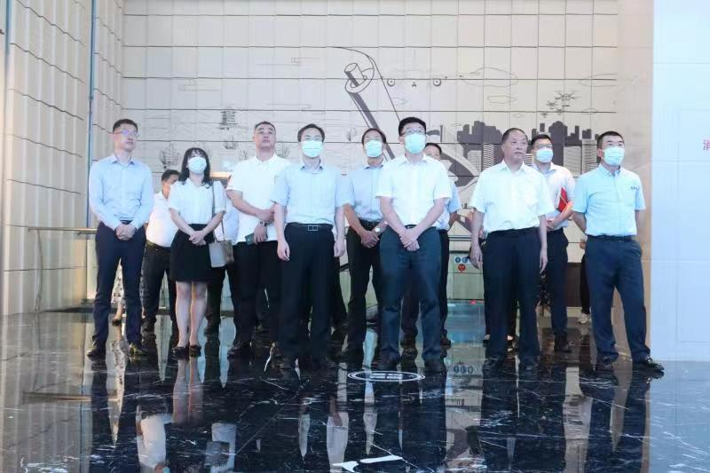 青島銀行黨委書記、董事長景在倫一行蒞臨順和集團(tuán)參觀考察