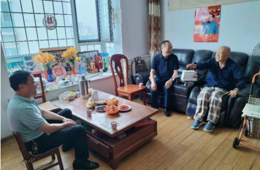 “七一”慰問老黨員 傳遞關懷憶初心