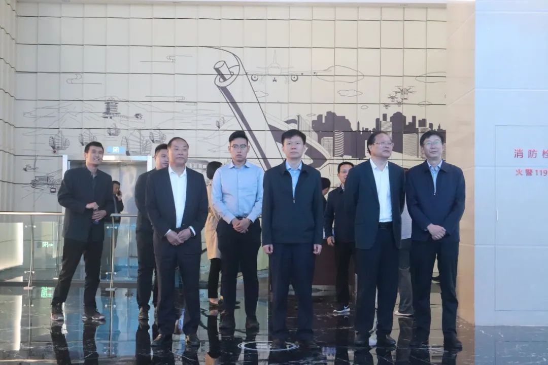 交通運(yùn)輸部運(yùn)輸服務(wù)司副司長韓敬華一行蒞臨順和國際智慧物流園參觀調(diào)研