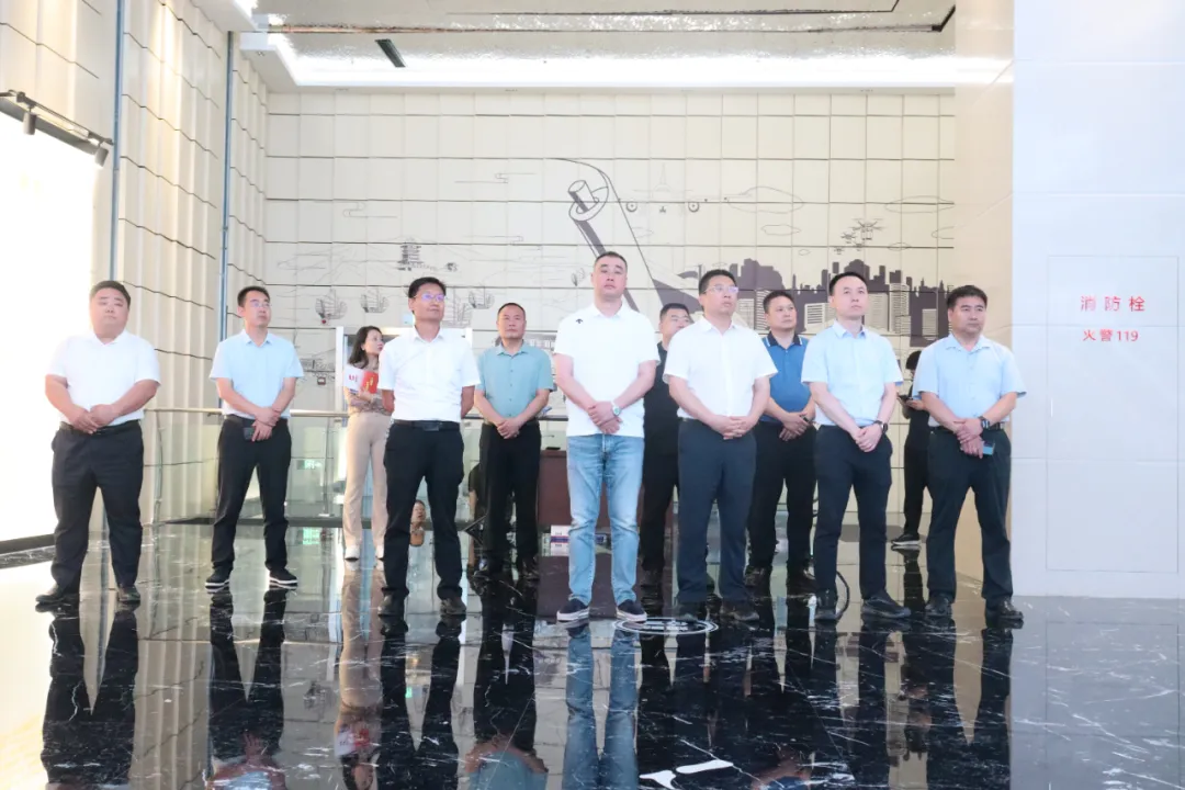 新鄭市考察團(tuán)蒞臨順和國際智慧物流園參觀考察